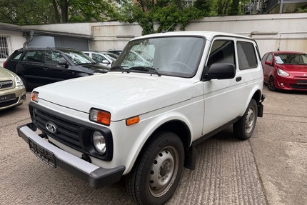 Mercedes-Benz Niva 1.7 Legend 4x4 Servo 1.Hand AHK 