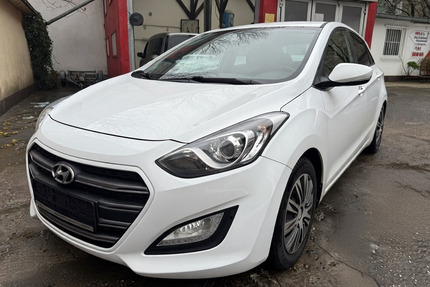 Hyundai i30 Passion Plus Autom Navi PDC Sitz&Lenkradhz. 