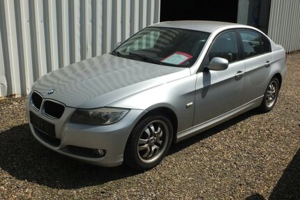 BMW 318i KLIMAAUTOMATIK NAVI PDC MFL 17 Zoll LMF Gebrauchtwagen