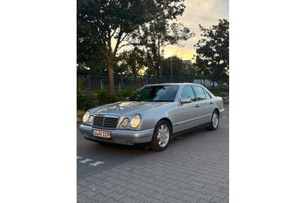 Mercedes-Benz 240 Gebrauchtwagen