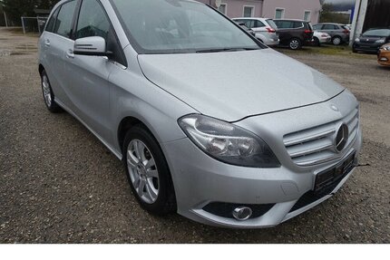 Mercedes-Benz B 180 d Standard Automatik Navi PDC Kamera Gebrauchtwagen