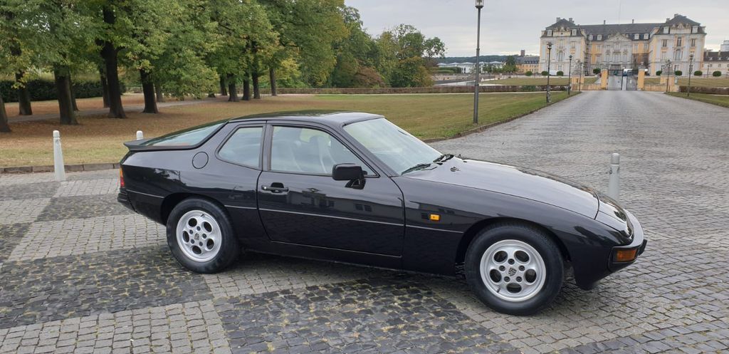 924