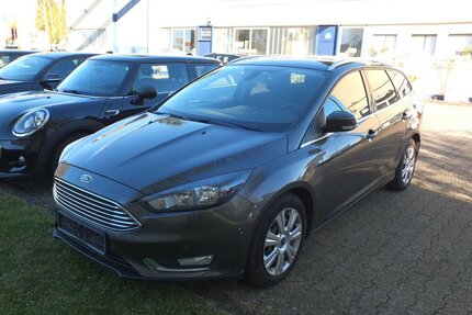 Ford Focus TITANIUM NAVI KLIMAAUTOMATIK EINPARKHILFE Gebrauchtwagen