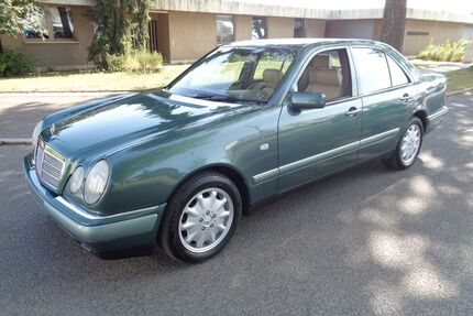 Mercedes-Benz E 320 