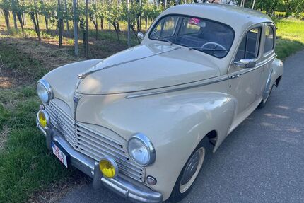 Peugeot 204 Oldtimer