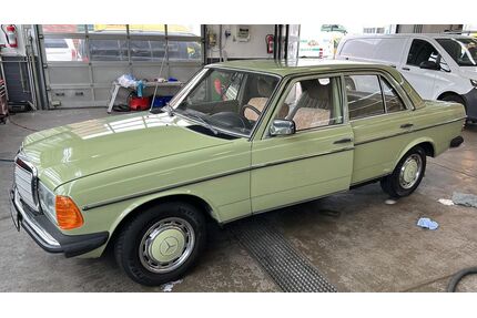 Mercedes-Benz 240 Gebrauchtwagen