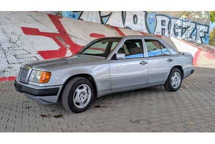 Mercedes-Benz 220 Gebrauchtwagen