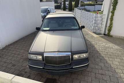 Lincoln Town Car 