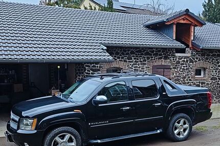 Nissan Avalanche 