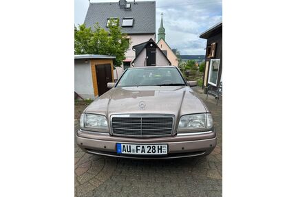 Mercedes-Benz 220 Gebrauchtwagen