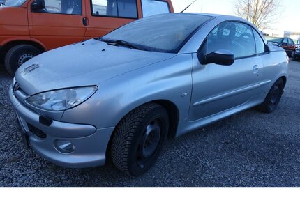 Peugeot 206 CC Platinum Klima Navi Leder Sitzh. Alu WR ohn Gebrauchtwagen
