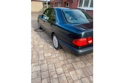 Mercedes-Benz E 240 Gebrauchtwagen