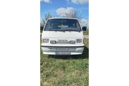 Hyundai Hiace 