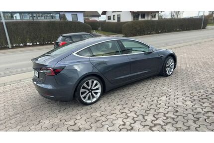 Tesla Model 3 Gebrauchtwagen