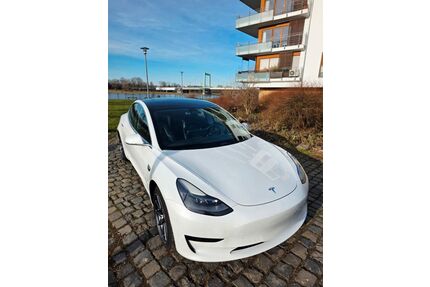 Tesla Model 3 Gebrauchtwagen