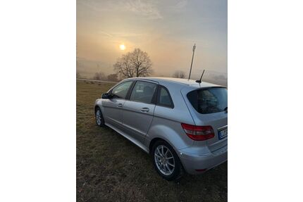 Mercedes-Benz B 180 Gebrauchtwagen