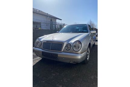 Mercedes-Benz E 240 Gebrauchtwagen