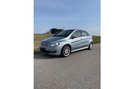 Mercedes-Benz B 180 Gebrauchtwagen