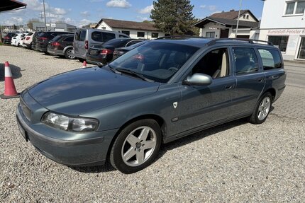 Volvo V70 2.4 D 5D Aut. Leder SHZ PDC AHK Euro3 
