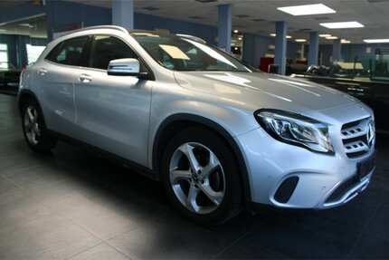 Mercedes-Benz GLA 200 7G-DCT Urban Panorama Gebrauchtwagen