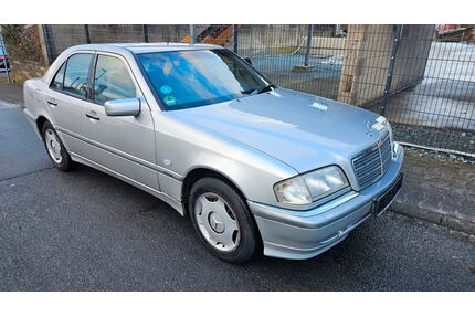 Mercedes-Benz 240 Gebrauchtwagen
