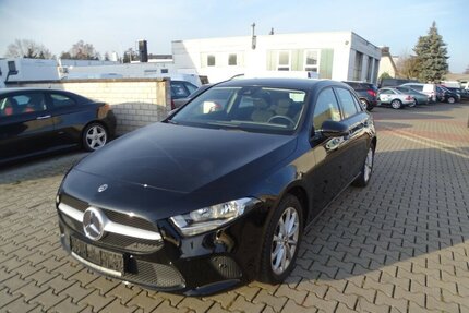 Mercedes-Benz A 250 e Navigation, aktiver Parkassist, AppleCarpl Gebrauchtwagen