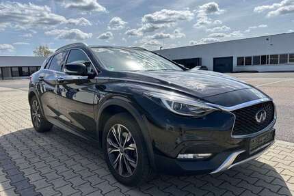 INFINITI Q30 