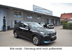 BMW iX1 30 xDrive Navi PanoDach Keyless LED Gebrauchtwagen