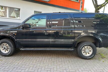 Ford Excursion 