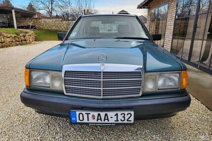 Mercedes-Benz 190E 
