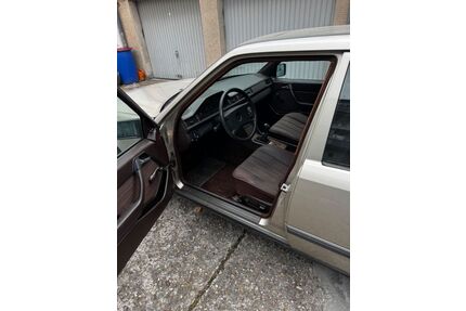 Mercedes-Benz E 230 Gebrauchtwagen