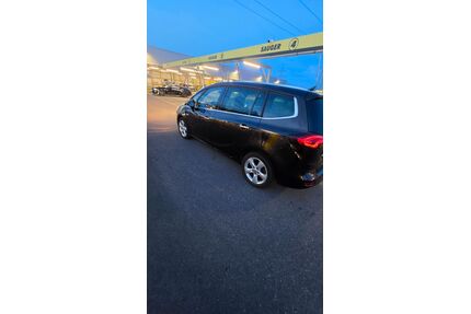 Opel Zafira Tourer Gebrauchtwagen