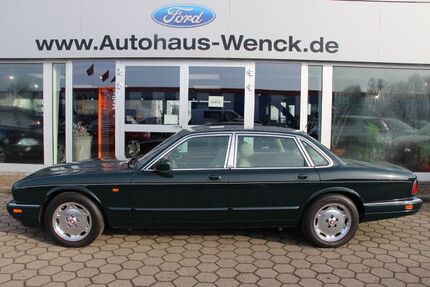 Jaguar XJ40 