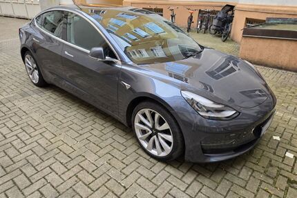 Tesla Model 3 Gebrauchtwagen