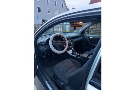 Mercedes-Benz 220 Gebrauchtwagen
