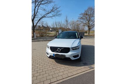 Mercedes-Benz XC40 