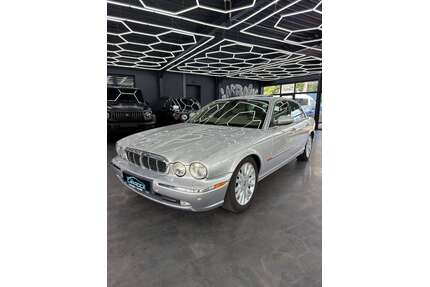 Jaguar XJ8 