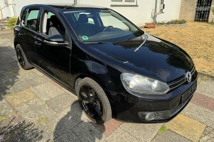 VW Golf Style Navi Klima.Temp.Sitzh.PDC.gr.Plakette Gebrauchtwagen