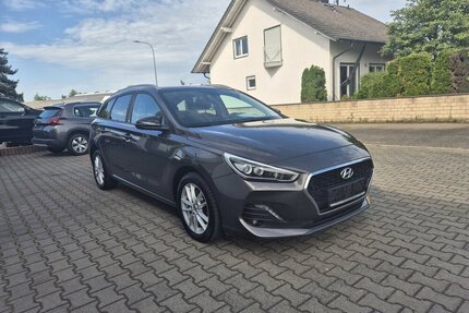 Hyundai i30 YES! Plus Navigation, Panoramadach, LED, Sport Gebrauchtwagen