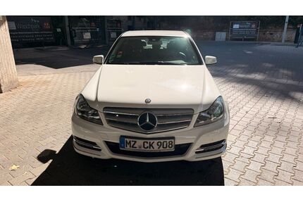 Mercedes-Benz 220 Gebrauchtwagen