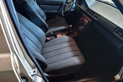 Mercedes-Benz E 230 Gebrauchtwagen