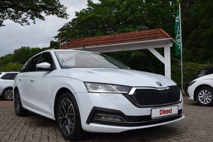 Skoda Octavia Combi 2,0 TDI DSG Style Matrix*AHK*ACC Gebrauchtwagen
