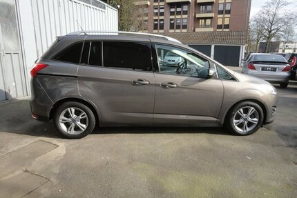 Ford Grand C-Max SYNC Edit. 1,6L/110KW Klima+SHZ+PDC 