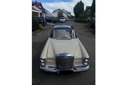 Mercedes-Benz 220 Gebrauchtwagen