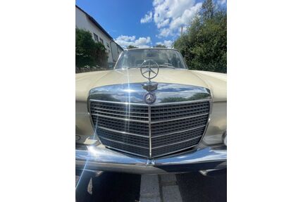 Mercedes-Benz 220 Gebrauchtwagen