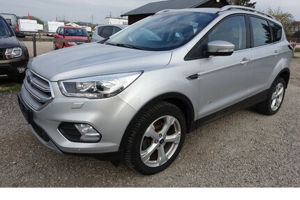 Ford Kuga Titanium Kamera Parkassyst Leder Navi Bi-Xeno Gebrauchtwagen