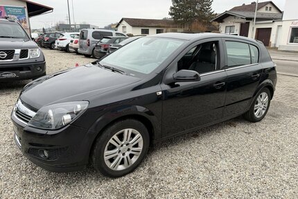 Opel Astra 1.6i 1.Hand Automatik Teilleder Xenon AHK Gebrauchtwagen