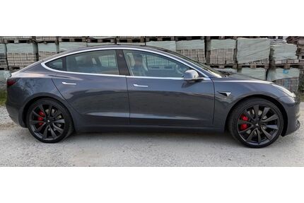 Tesla Model 3 Gebrauchtwagen