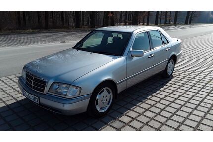 Mercedes-Benz 220 Gebrauchtwagen