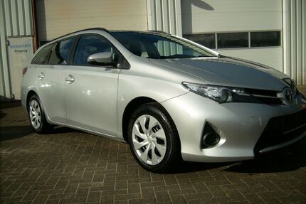 Cadillac Auris 